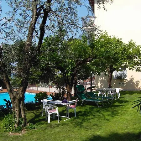 Casa Serena Готель