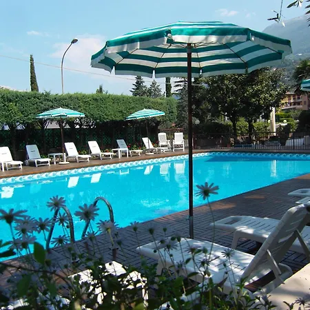 Отель Casa Serena Мальчезине